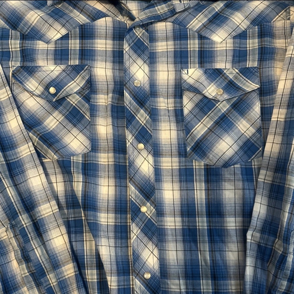 Wrangler long sleeve pearl snap shirt